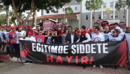Antalyada okullara yapılan saldırılar protesto edildi