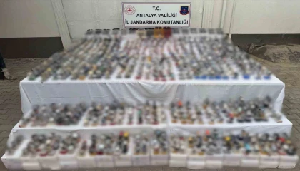 Antalyada piyasa değeri 15 milyon lira olan kaçak gözlük ve saatler ele geçirildi