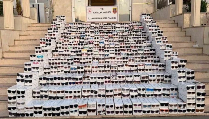 Antalyada piyasa değeri 20 milyon olan 20 bin kaçak gözlük ele geçirildi
