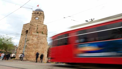 Antalyada tarihi Saat Kulesinde zaman bir kez daha durdu
