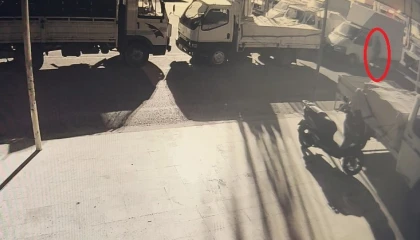 Antalyada üzerinde anahtarı unutulan biber yüklü kamyonet terk edilmiş halde bulundu