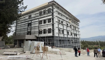 Arsuzda sosyal hizmet merkezi binasında çalışmalar sürüyor