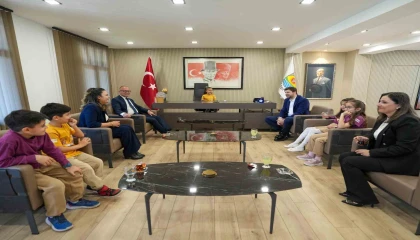 Başkan Boltaç koltuğunu devretti, çocuklar taleplerini sıraladı