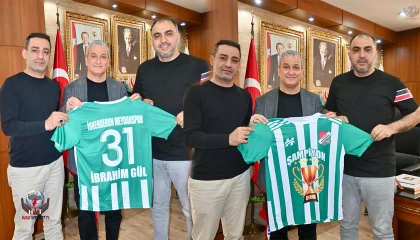 BAŞKAN GÜL’E ŞAMPİYON FORMA HEDİYE EDİLDİ