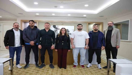 Başkan Vekili Özdemir başpehlivanları ağırladı: Altın kemeri Antalyaya getireceğinize inanıyorum