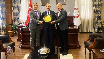 BAYRAKDAR’DAN MKÜ REKTÖRÜ VEYSEL EREN’E ZİYARET