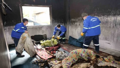 Belediye ekipleri yangının izlerini sildi, değerli eşyaları teslim etti