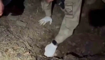 Bilezikler için anneyi ve oğlunu öldüren katil morga gidip, olayı gerçekleştirenleri gördüğünü söylemiş