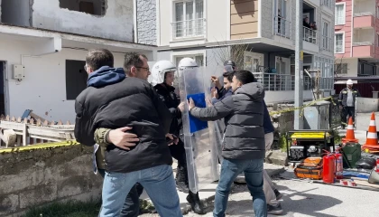 Burdurda 5.7 büyüklüğündeki deprem tatbikatında gerçeği aratmayan görüntüler