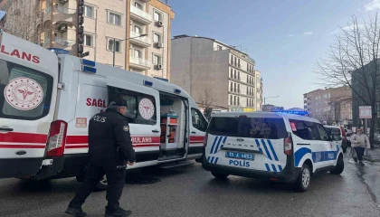 Burdurda elektrikli bisiklet ile otomobil çarpıştı: 1 yaralı