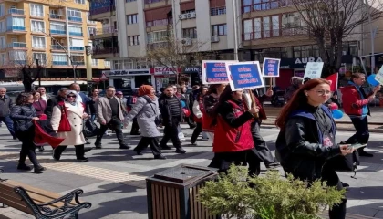 Burdurda otizm için farkındalık yürüyüşü düzenlendi