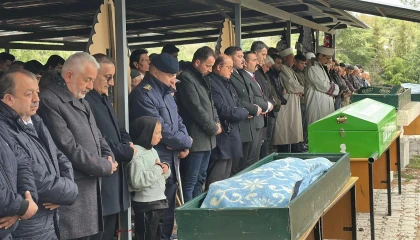 Burdurdaki kazada hayatını kaybeden tarım işçileri toprağa verildi