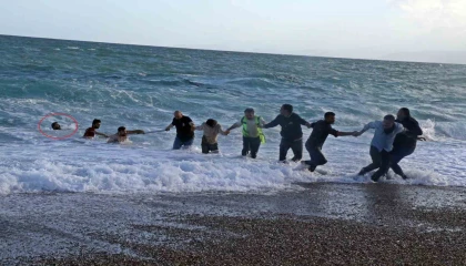 Can pazarının yaşandığı sahilde boğulan genç yüzündeki egzama için denize girmiş