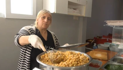 Döneri ile meşhur Hatayda nohut dürümcü kadın vatandaşların damak lezzetini değiştirdi