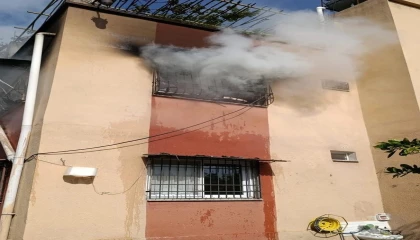 Dörtyolda apartman dairesi alevlere teslim oldu