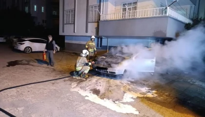 Dörtyolda otomobilin motoru alevlere teslim oldu