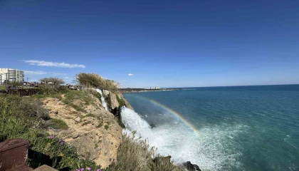 Düden Şelalesinde gökkuşağı hayran bıraktı