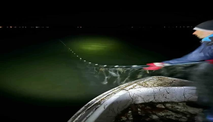 Eğirdir Gölünde bin 200 metre kaçak ağ ele geçirildi