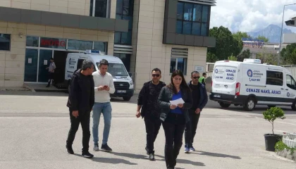 Ekmek almak için markete giden yaşlı adam çöp kamyonunun altında hayatını kaybetti