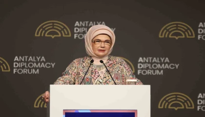 Emine Erdoğan: Çocuklarımız için şiddeti özendiren ve sıradanlaştıran ne varsa, hangi mecrada ve ne kılıkta olursa olsun kararlılıkla mücadele etmek zorundayız