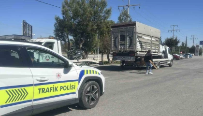 Eski plakasını kamyonetine taktı, 140 bin lira cezadan kaçamadı