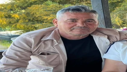 Finikede elektrik direğine çarpan motosikletli hayatını kaybetti