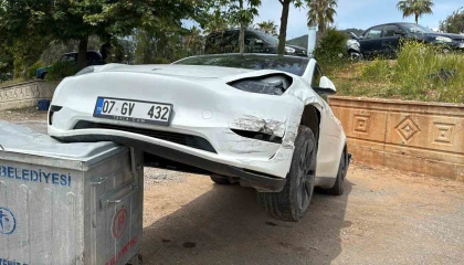 Gazipaşada trafik kazası: 3 yaralı