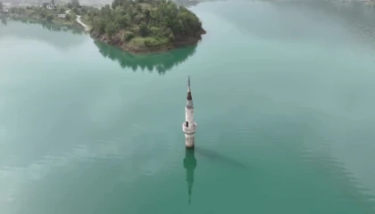 Geçmişin izi su üstünde: Minare ayakta