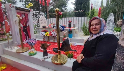 Güvenlik kameralı polis mezarından hırsızlık, anneyi gözyaşlarına boğdu