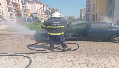 Hassada otomobil alevlere teslim oldu