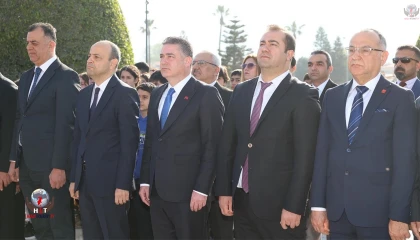 Hatay’da Atatürk Anıtı’na 23 Nisan Çelengi sunuldu