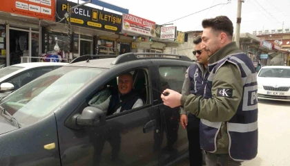 Hatayda polis ekipleri hatalı park konusunda sürücüleri uyardı