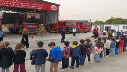 İlkokul öğrencilerinden itfaiye istasyonuna ziyaret