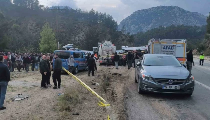 İş dönüşü yaşanan ve 7 kişinin hayatını kaybettiği feci kaza sonrası yol trafiğe açıldı