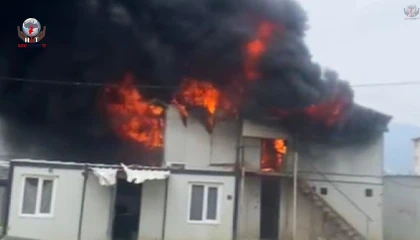 İşçilerin kaldığı 2 katlı yatakhane alevlere teslim oldu