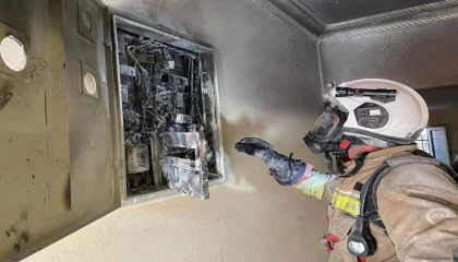 İskenderunda elektrik panosundan alevler yükseldi