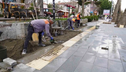 Ispartada Atatürk Parkı altındaki kaldırım yenileniyor