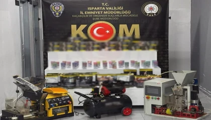 Ispartada kaçakçılık operasyonunda binlerce kaçak ürün ele geçirildi