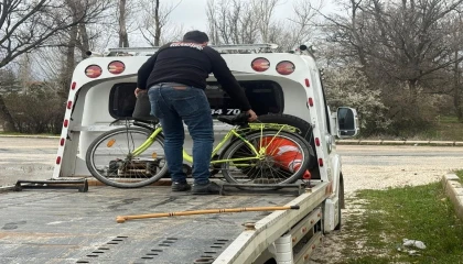 Ispartada kazada 83 yaşındaki bisikletli ağır yaralandı