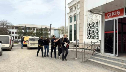 Kahramanmaraşta 2,1 milyonluk vurgun yapan sahte polisler yakalandı