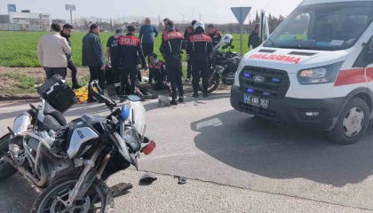 Kahramanmaraşta ehliyetsiz sürücü polislere çarptı: 2 polis yaralı