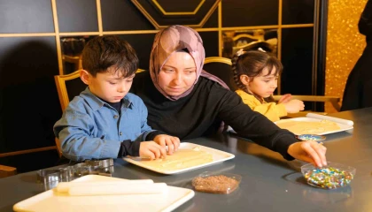 Kahramanmaraşta özel çocuklar kendi kurabiyelerini yaptı: Hem öğrendiler hem eğlendiler