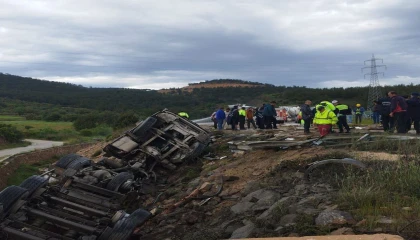 Kanala düşen tankerde can pazarı