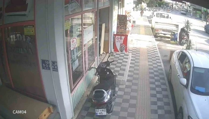 Kendi motosikleti gibi çalıp götürmesi saniyeler sürdü