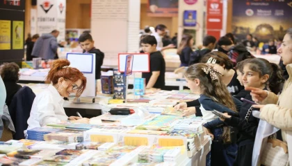 Kepez Kitap Fuarı kitapseverlerin akınına uğruyor