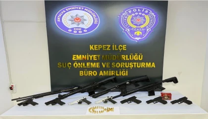 Kepezde şafak operasyonu: 11 adrese eş zamanlı baskın