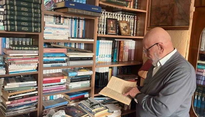 Kitap aşkı çocuklukta başladı, 11 bin kitaba ulaştı