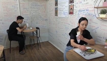 Konteynerdeki çiğ köftecinin duvarları duygu duvarına dönüştü