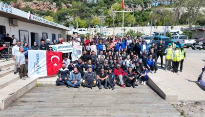 Konyaaltı Sahilinde deniz dibi ve kıyı temizliği yapıldı