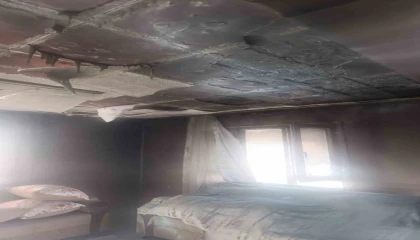 Kumluda ev yangını